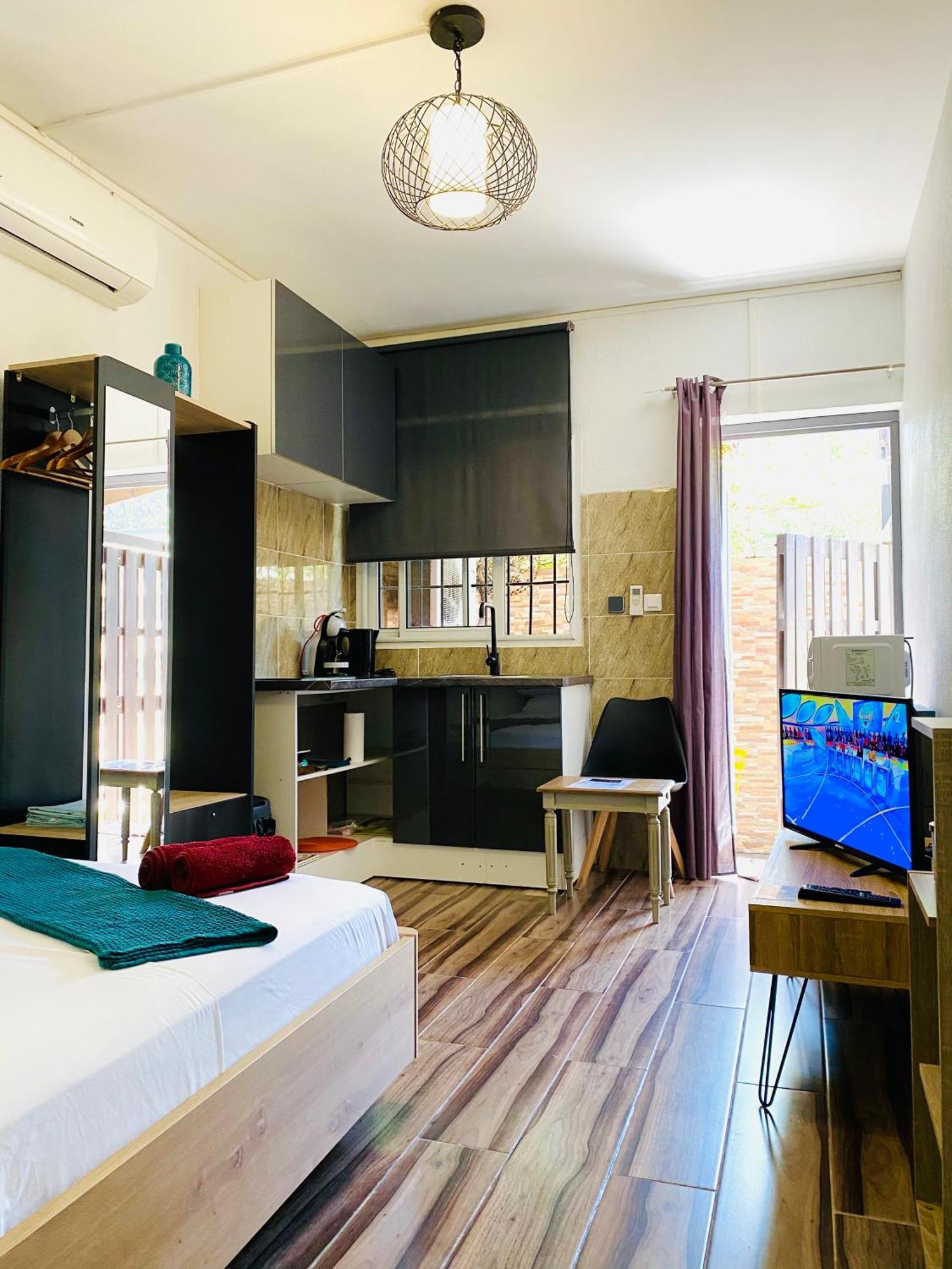 Moya Residence By Md Dzaoudzi Pokoj fotografie
